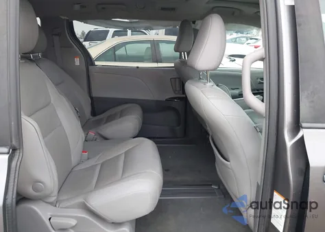 2018 Toyota Sienna Xle Premium 8 Passenger z USA, uszkodzony, nr VIN 5TDYZ3DC9JS941296